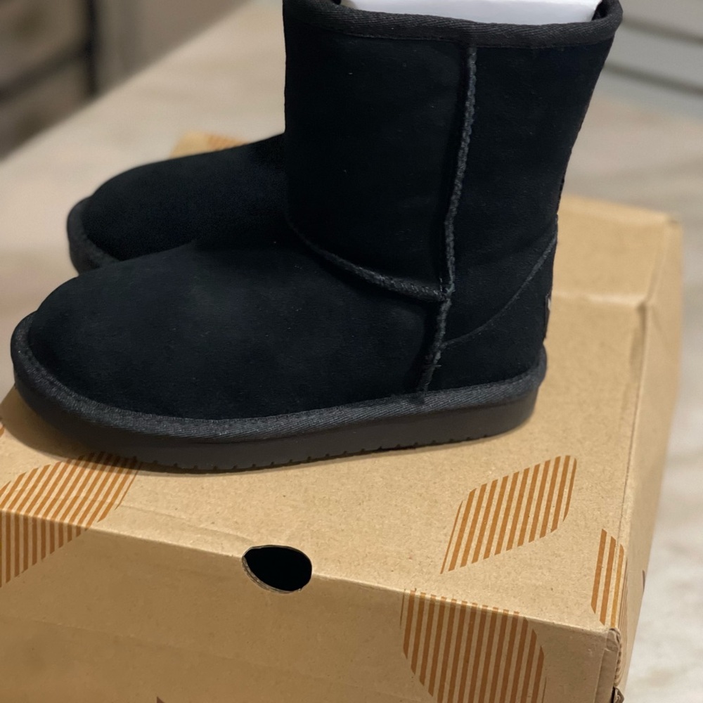 Koolaburra Ugg Kids Black Boots